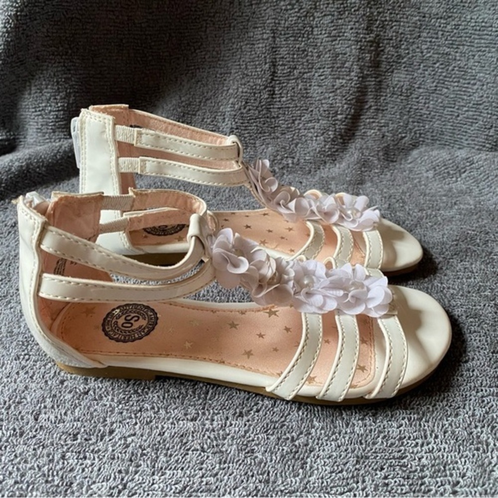 So Shoes Girls Sandal’s Size 12M White Zip In Back